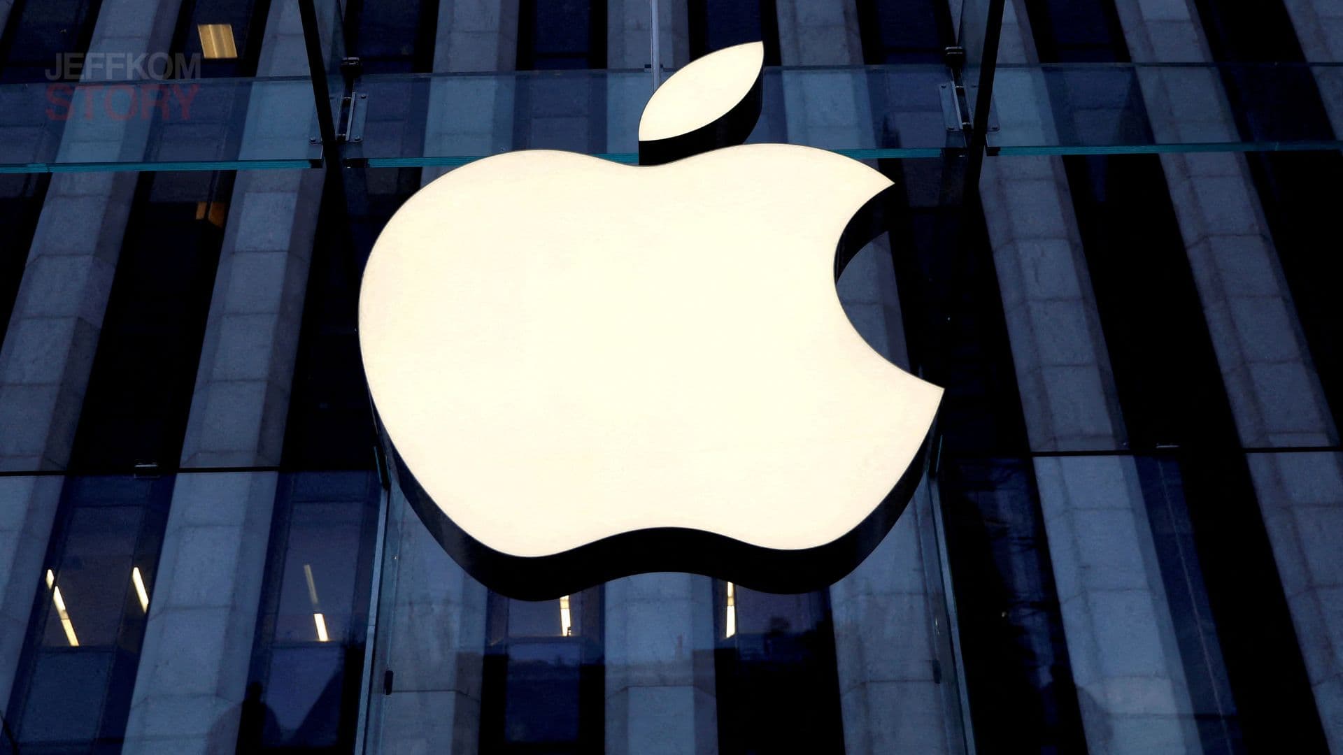 Apple’s AI Wearable Pin: New Rival in the AI Hardware Race