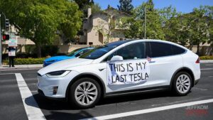 Tesla Board Quietly Eyes Successor as Elon Musk Faces Scrutiny Over Divided Attention