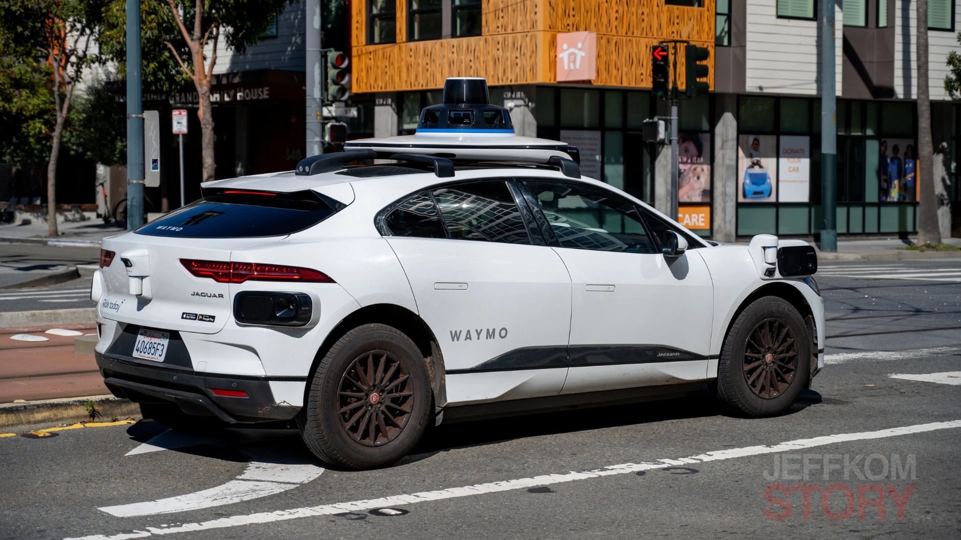 Waymo Expands Robotaxi Service