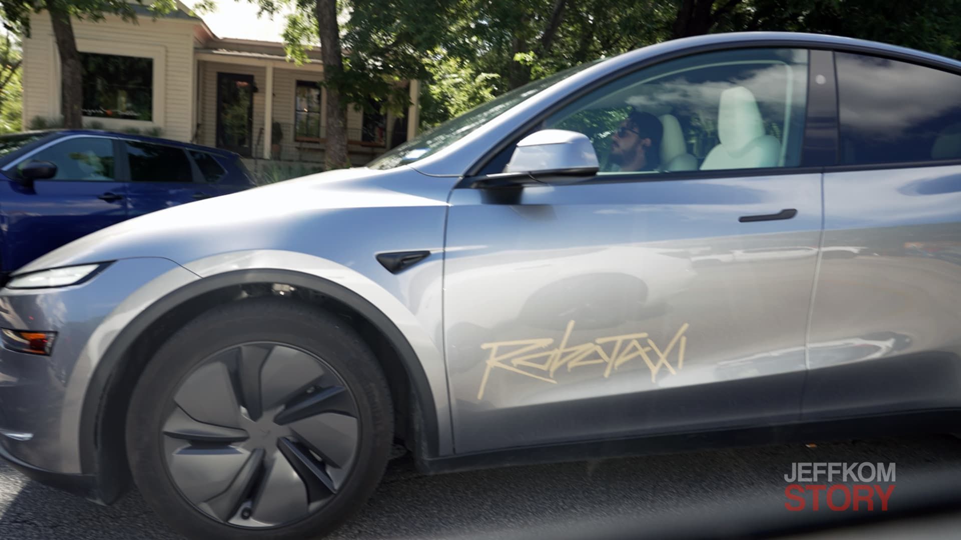 Tesla Plans Robotaxi Services Expansion in Phoenix, Arizona